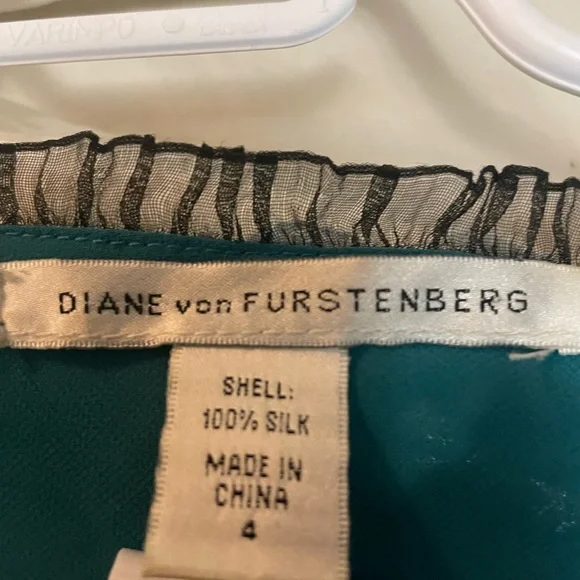100 percent Silk Diane Von Furstenberg dress - Picture 2 of 4